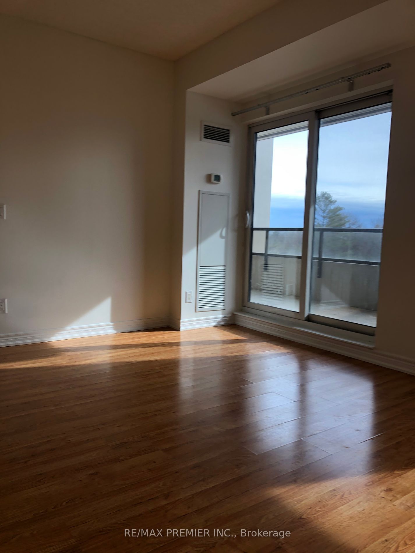 9245 Jane St, unit 407 for rent - image #7