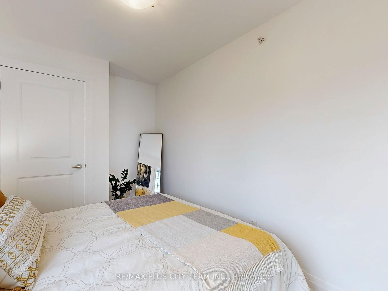 481 Rupert Ave, unit 2218 for sale