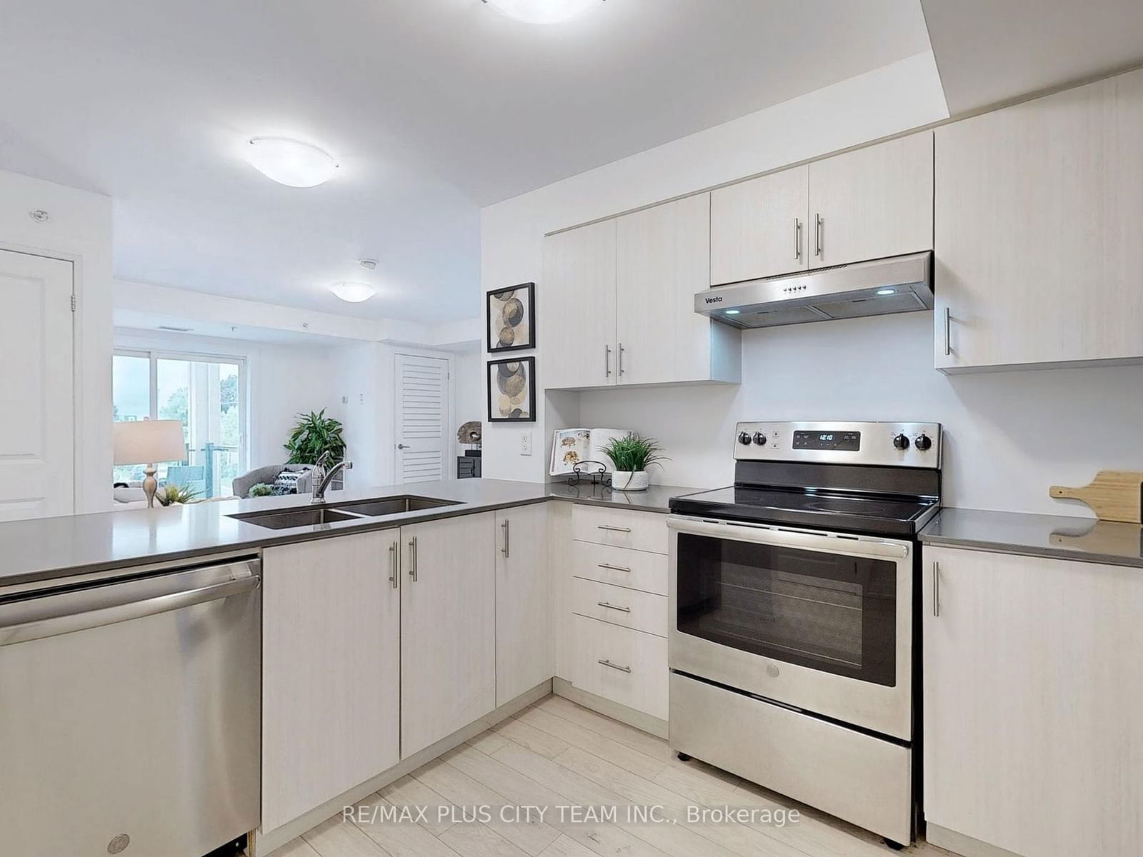 481 Rupert Ave, unit 2218 for sale