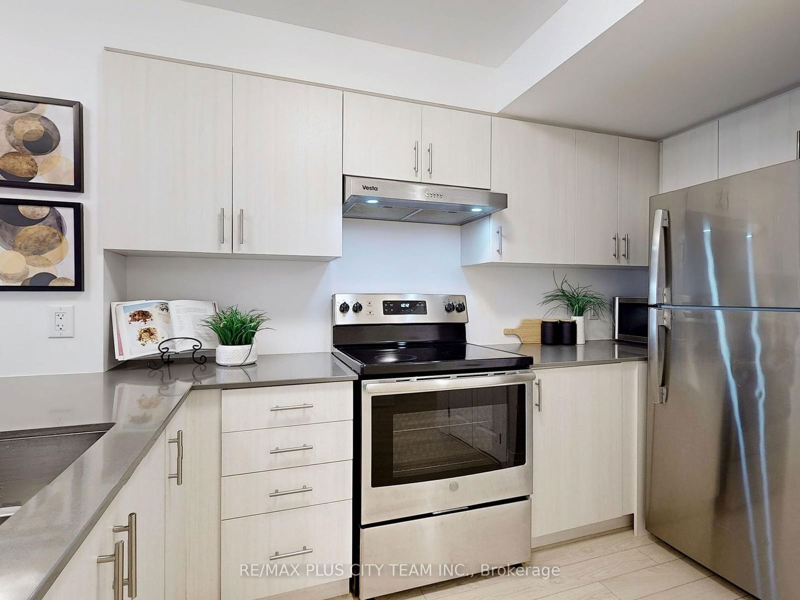 481 Rupert Ave, unit 2218 for sale