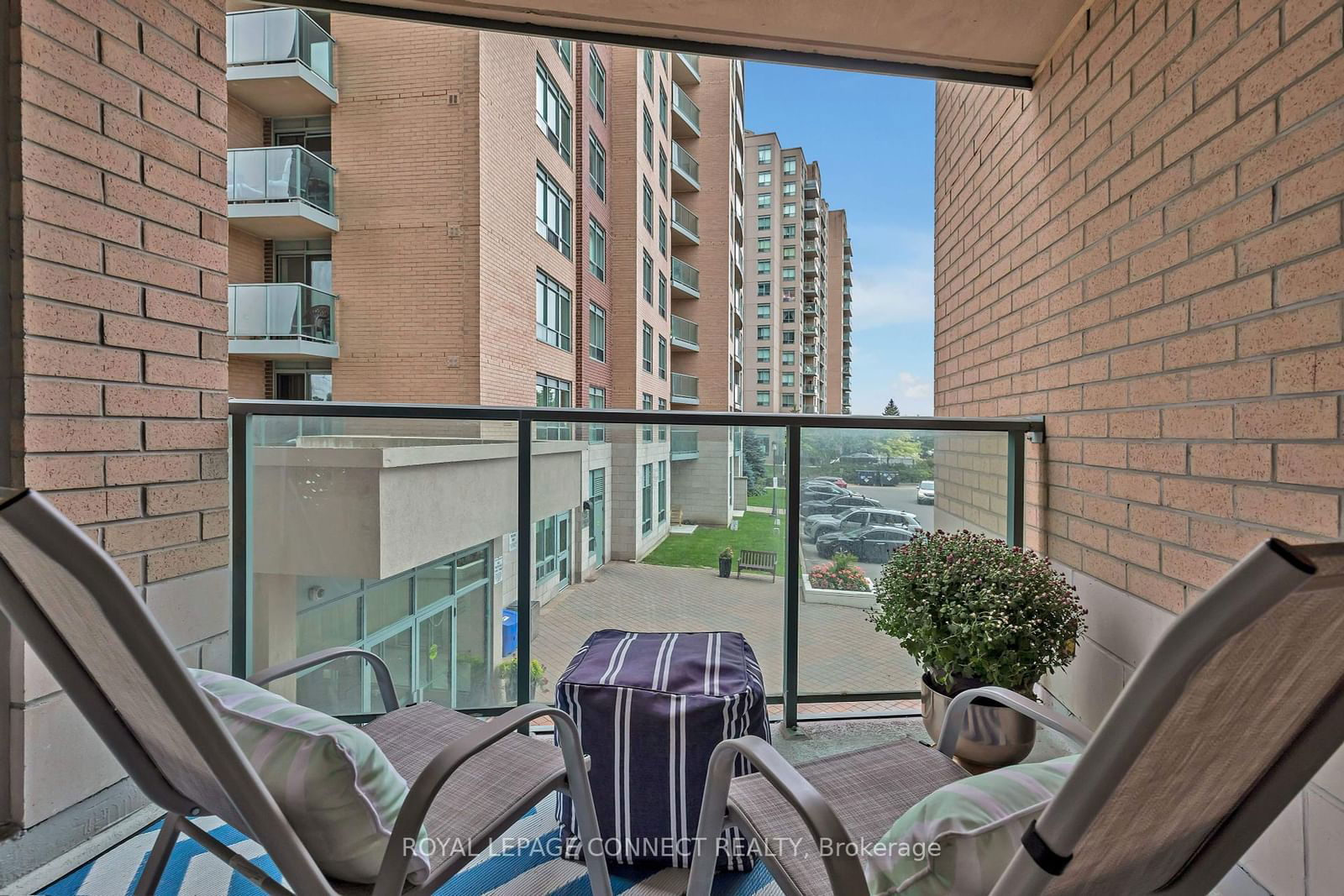 11 Oneida Cres, unit 212 for sale - image #15