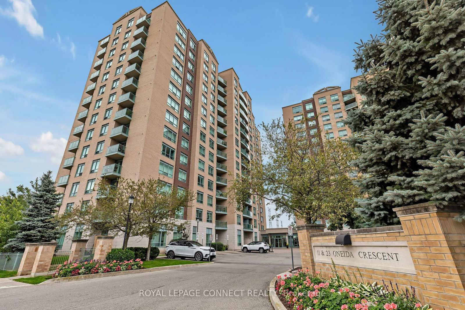 11 Oneida Cres, unit 212 for sale - image #2