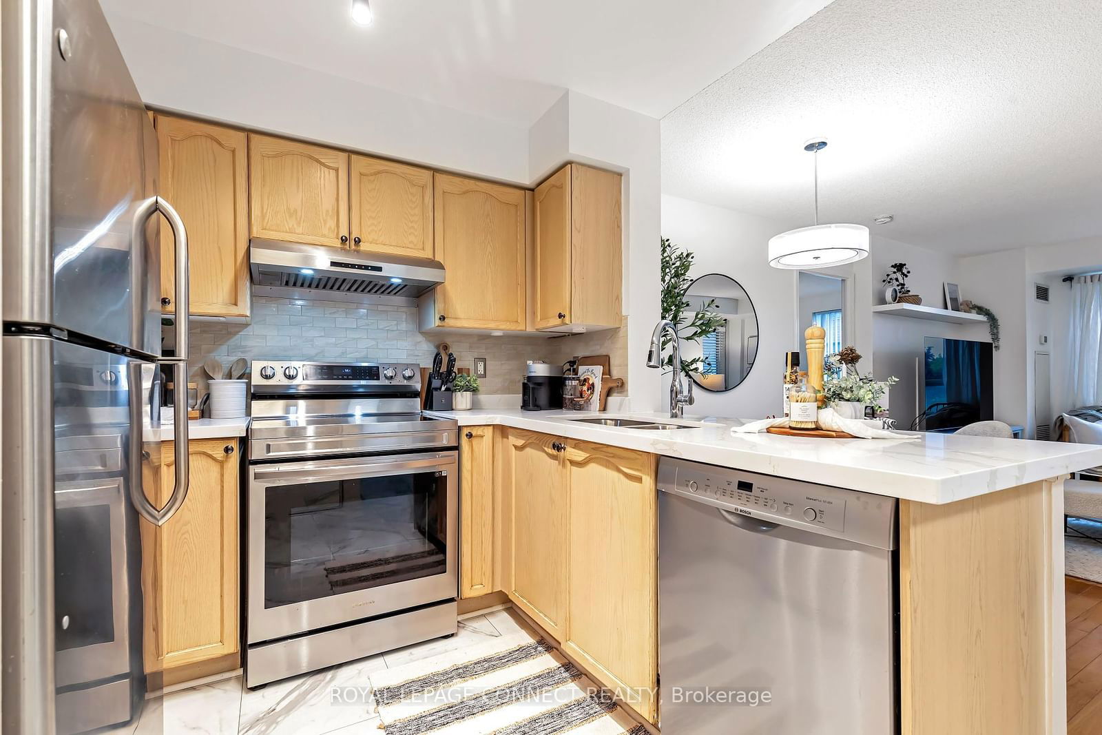 11 Oneida Cres, unit 212 for sale - image #6