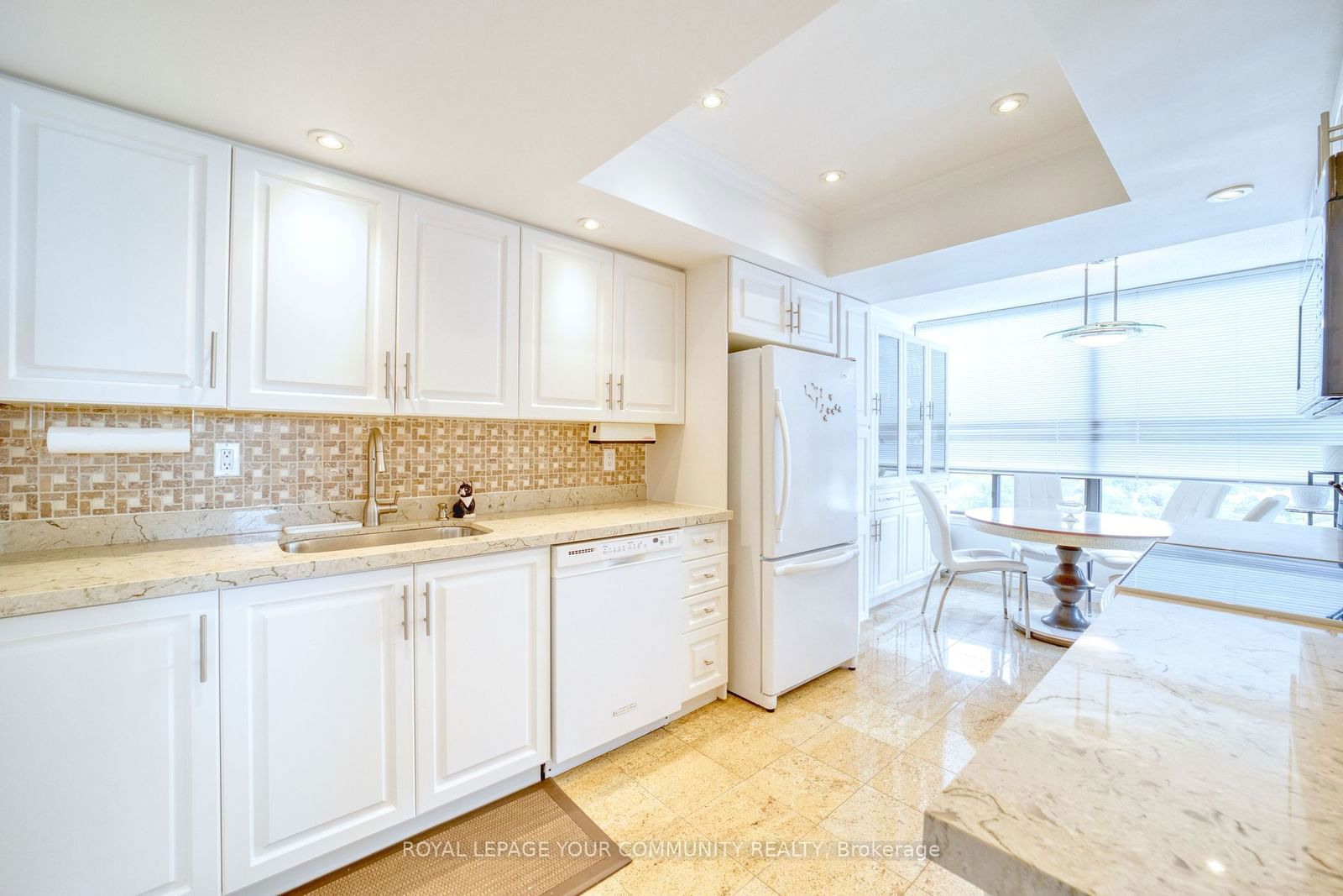 7460 Bathurst St, unit 1710 for sale