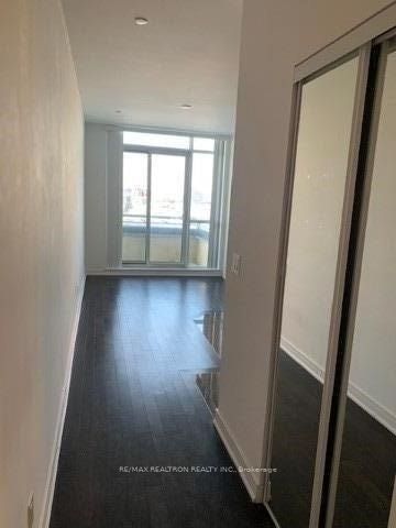 9205 Yonge St, unit 817NE for rent