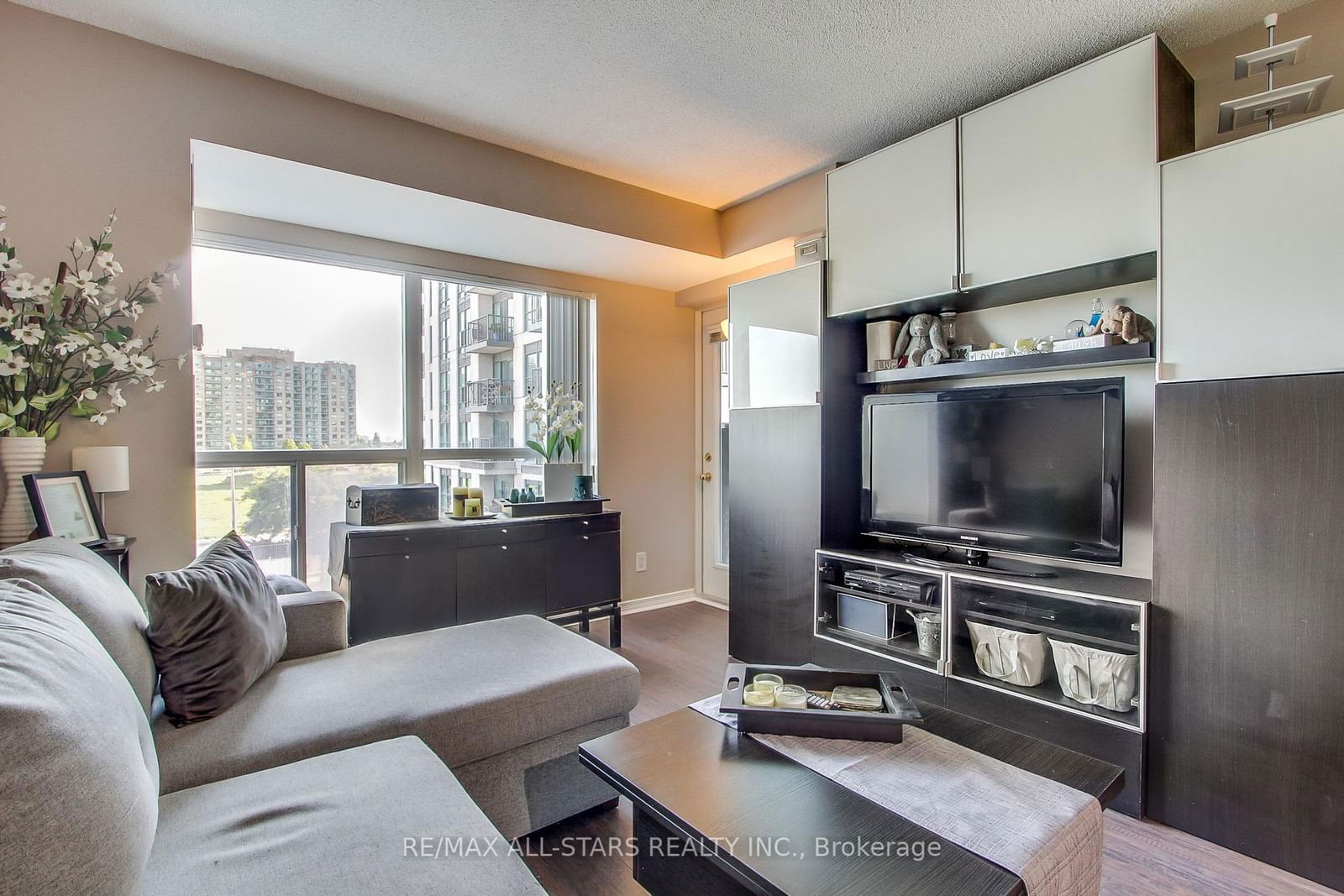 185 Oneida Cres, unit 319 for sale - image #16