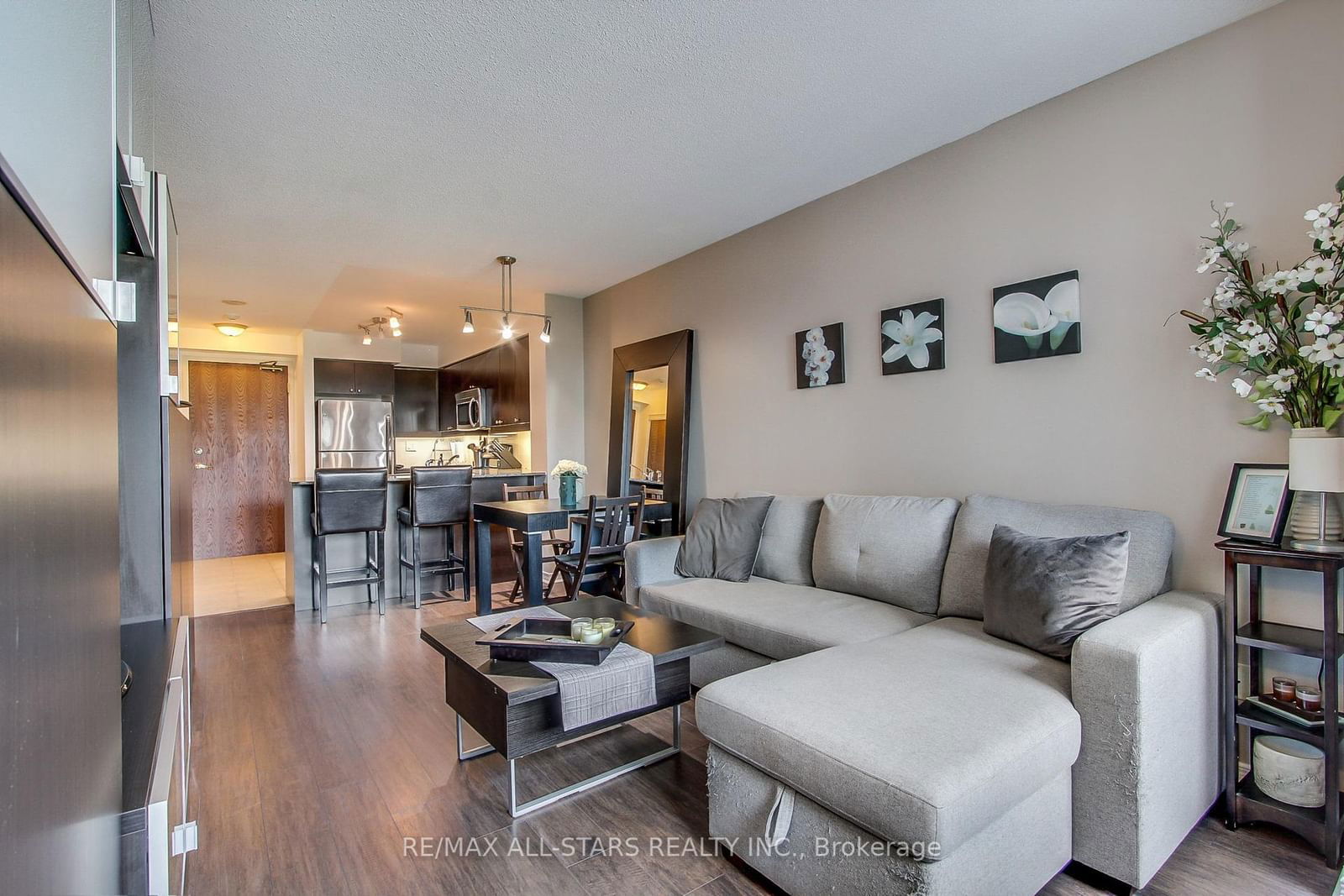 185 Oneida Cres, unit 319 for sale - image #17