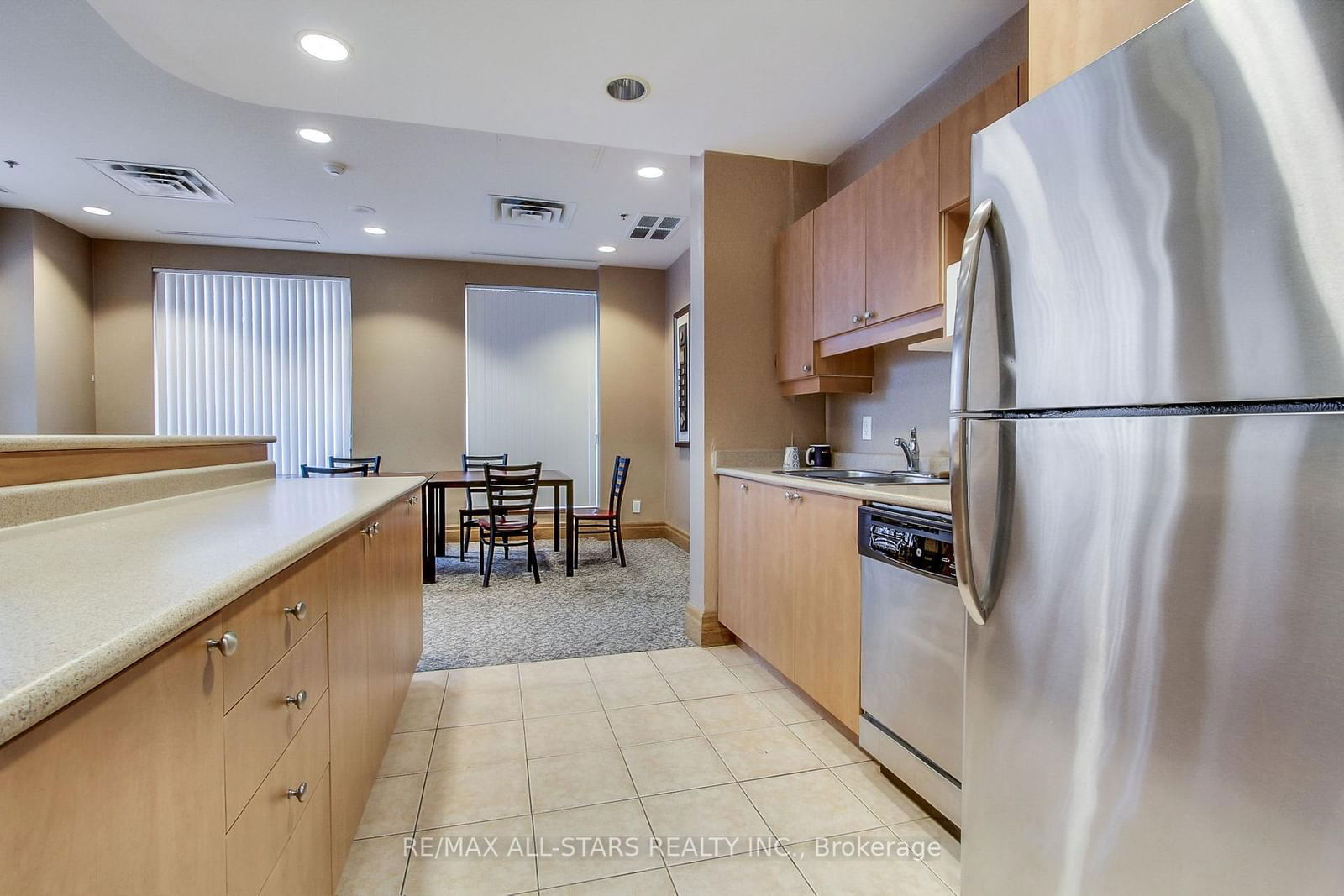 185 Oneida Cres, unit 319 for sale - image #31