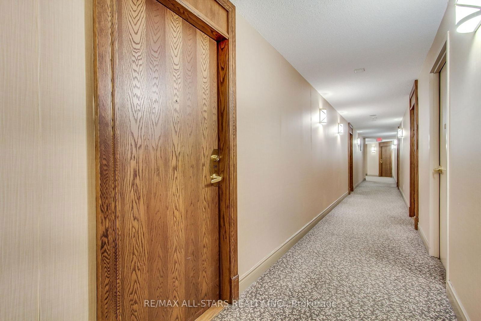 185 Oneida Cres, unit 319 for sale - image #7