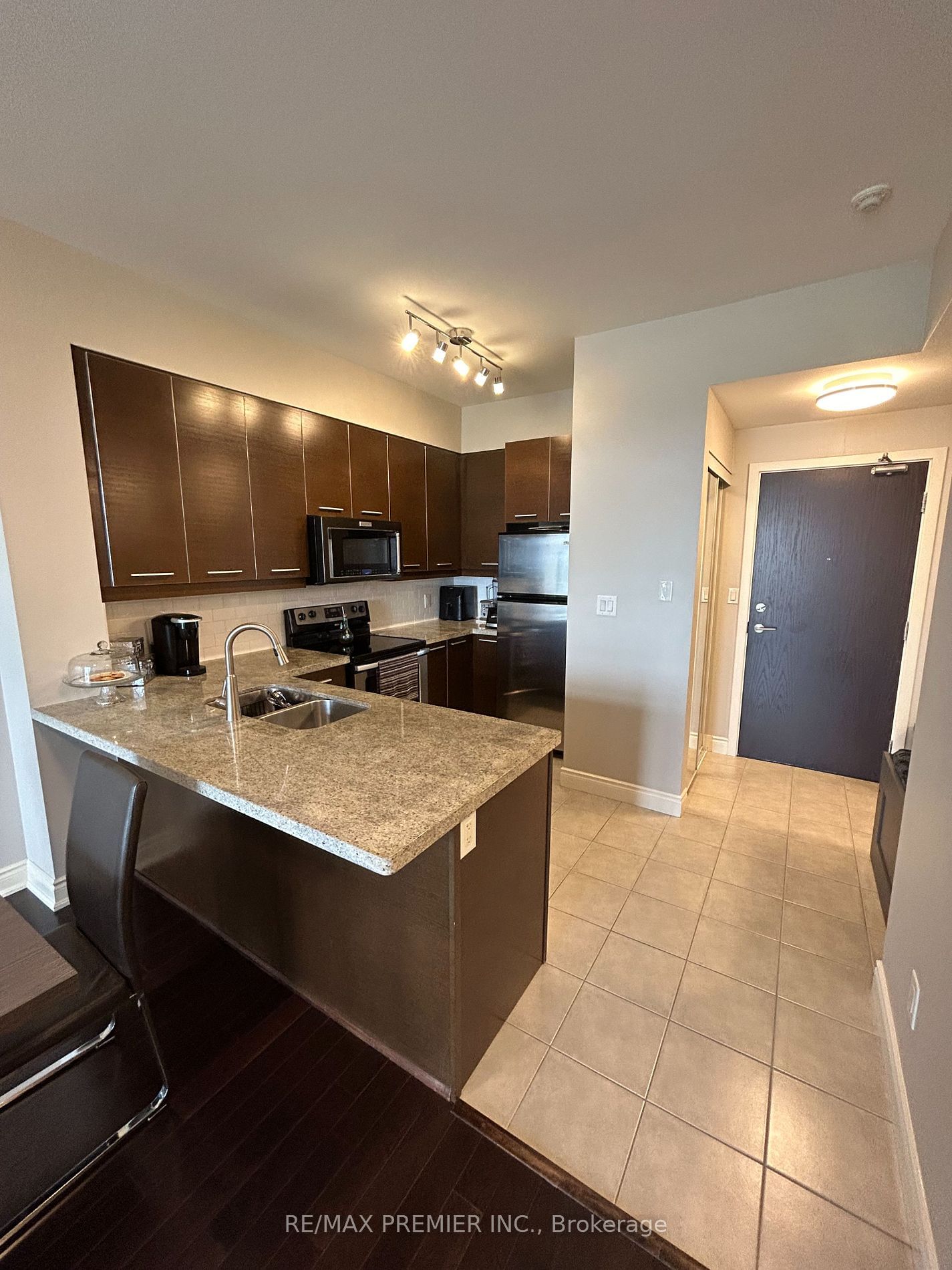 281 Woodbridge Ave, unit 517 for rent - image #11