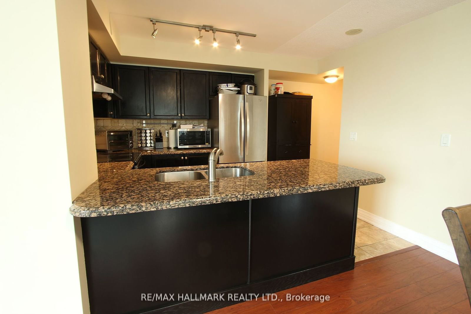 48 Suncrest Blvd, unit 518 for sale - image #3