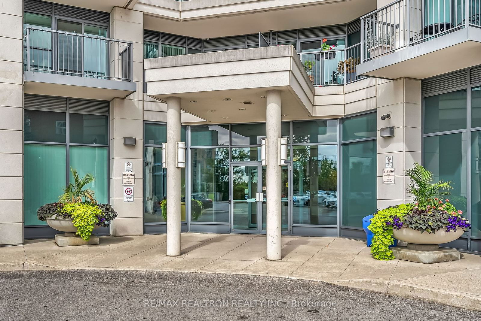 185 Oneida Cres, unit 202 for sale - image #2