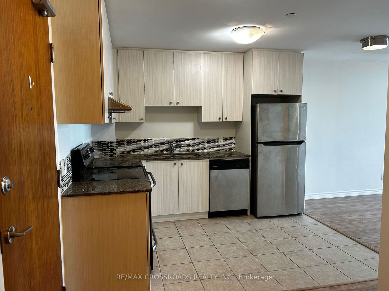 8323 Kennedy Rd, unit 911 for rent - image #11