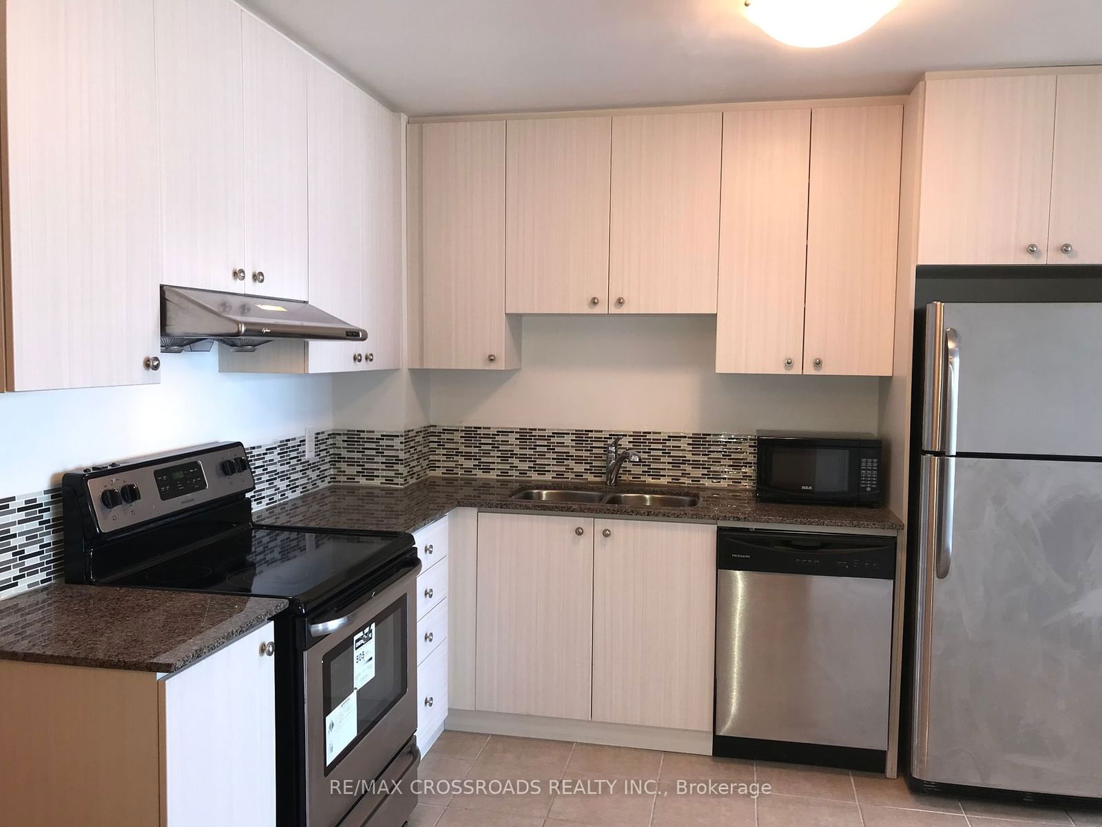 8323 Kennedy Rd, unit 911 for rent - image #4