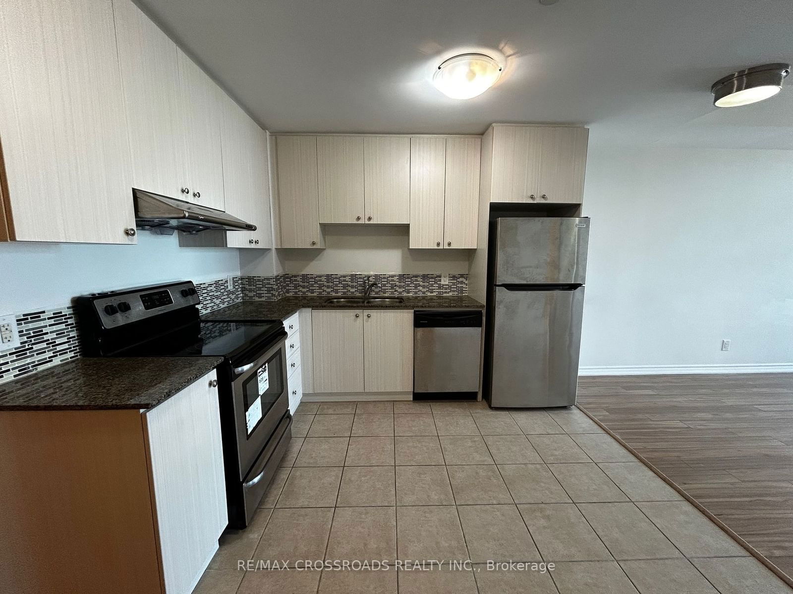 8323 Kennedy Rd, unit 911 for rent - image #9