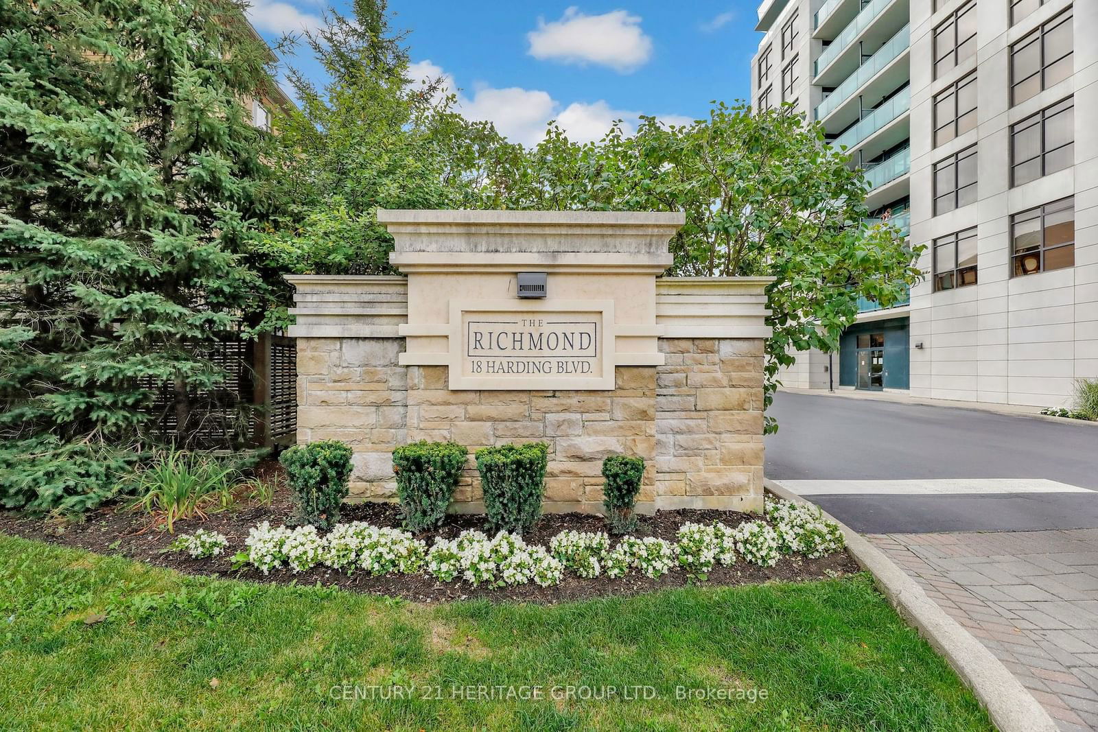 18 Harding Blvd, unit 514 for sale