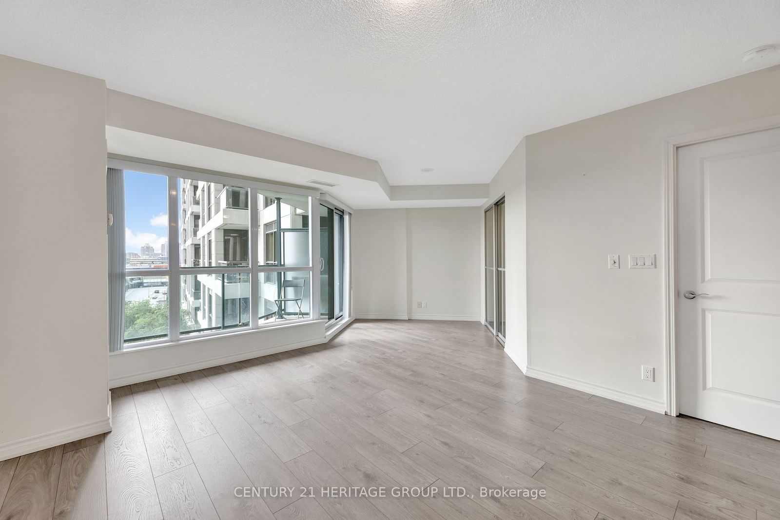 18 Harding Blvd, unit 514 for sale