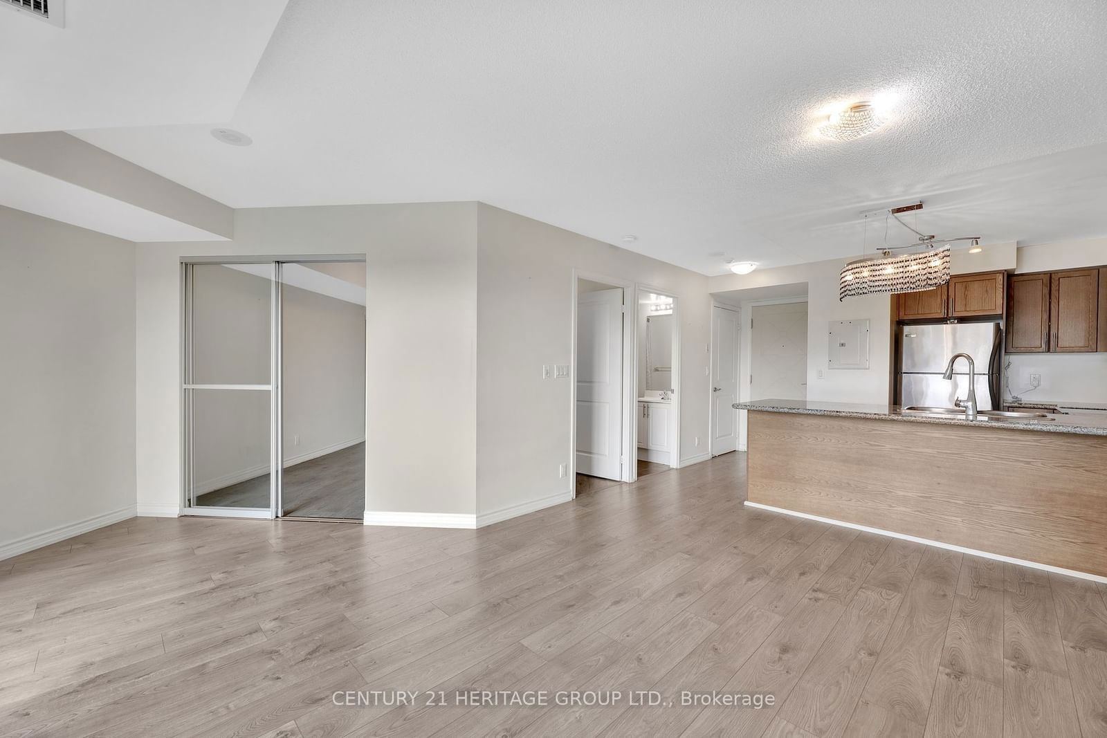 18 Harding Blvd, unit 514 for sale - image #8