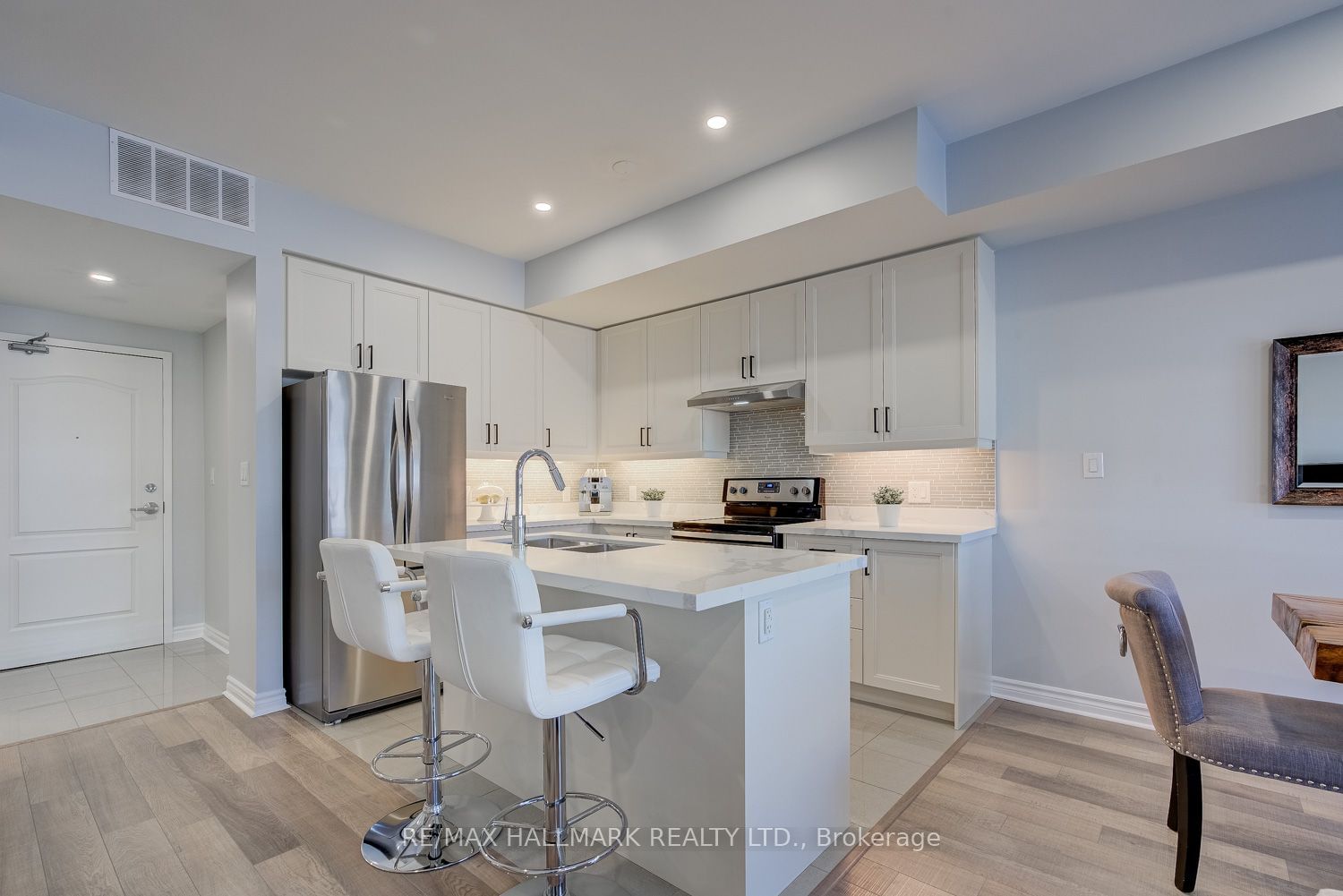 3905 Major Mackenzie Dr, unit 231 for rent