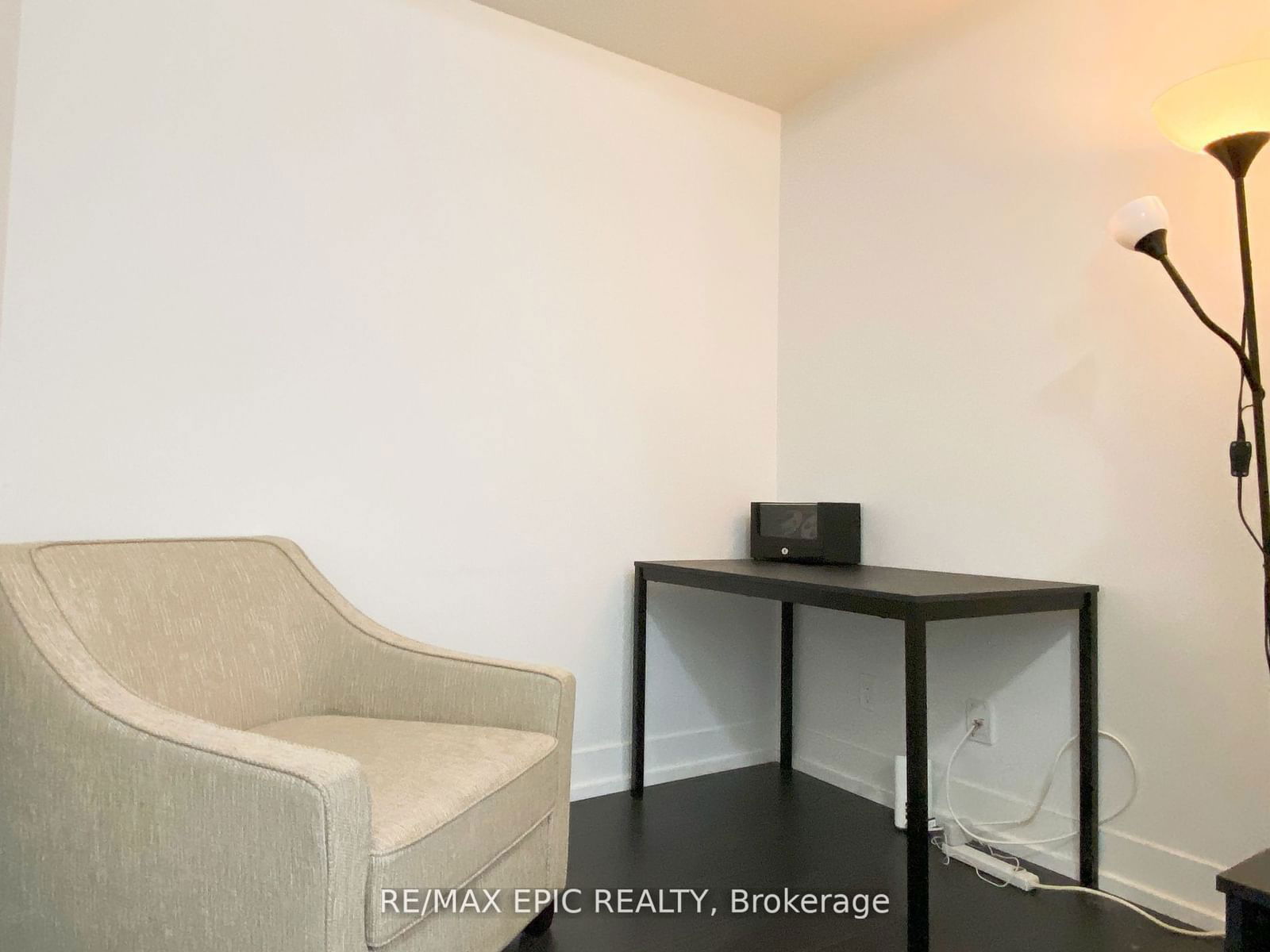 9471 Yonge St, unit 1001 for rent - image #4