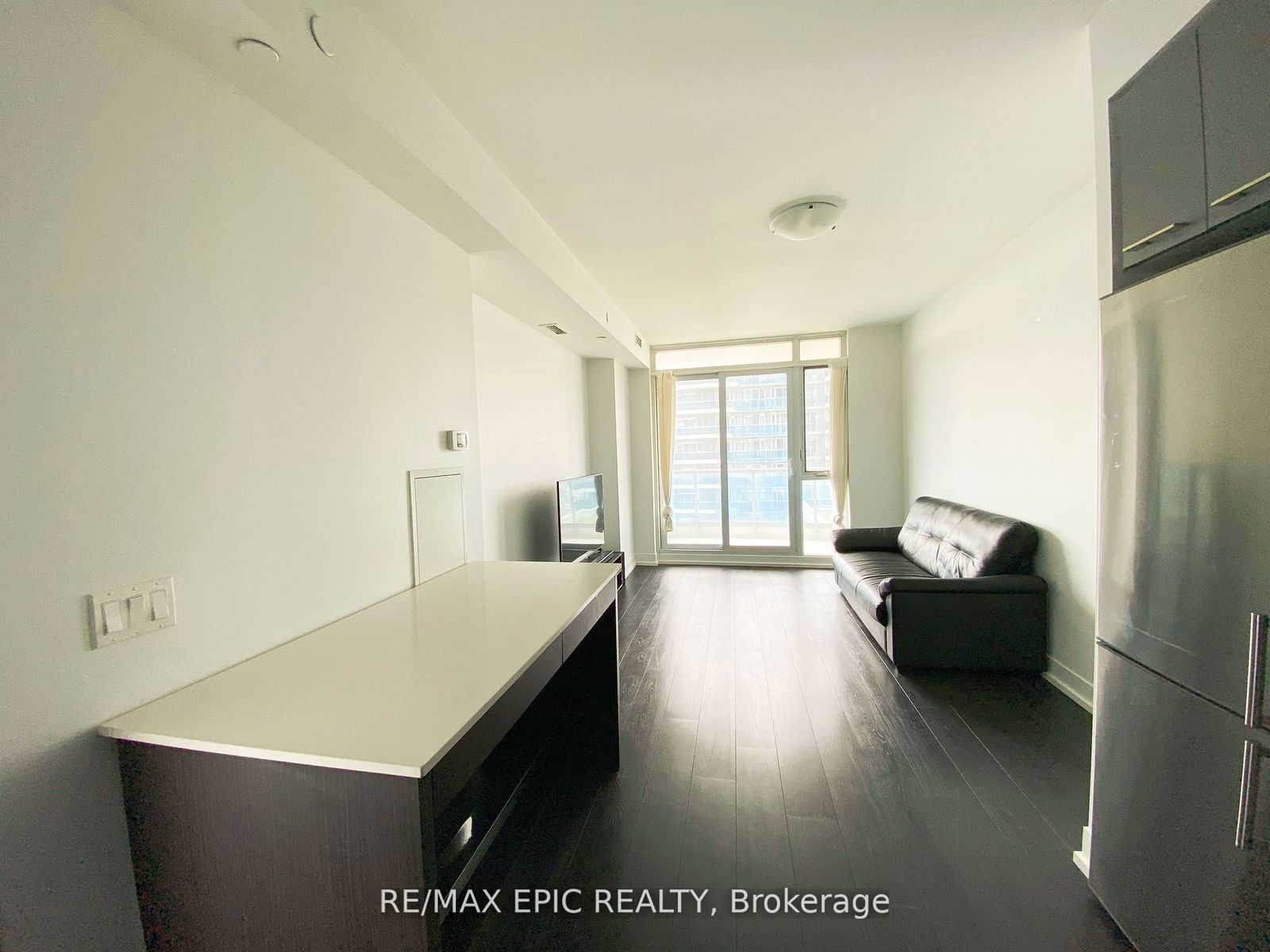 9471 Yonge St, unit 1001 for rent - image #6