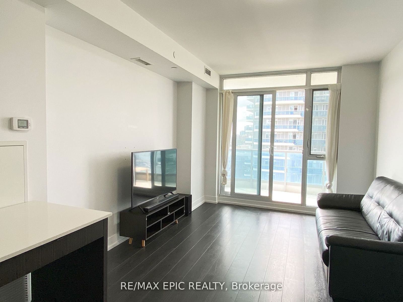 9471 Yonge St, unit 1001 for rent - image #8