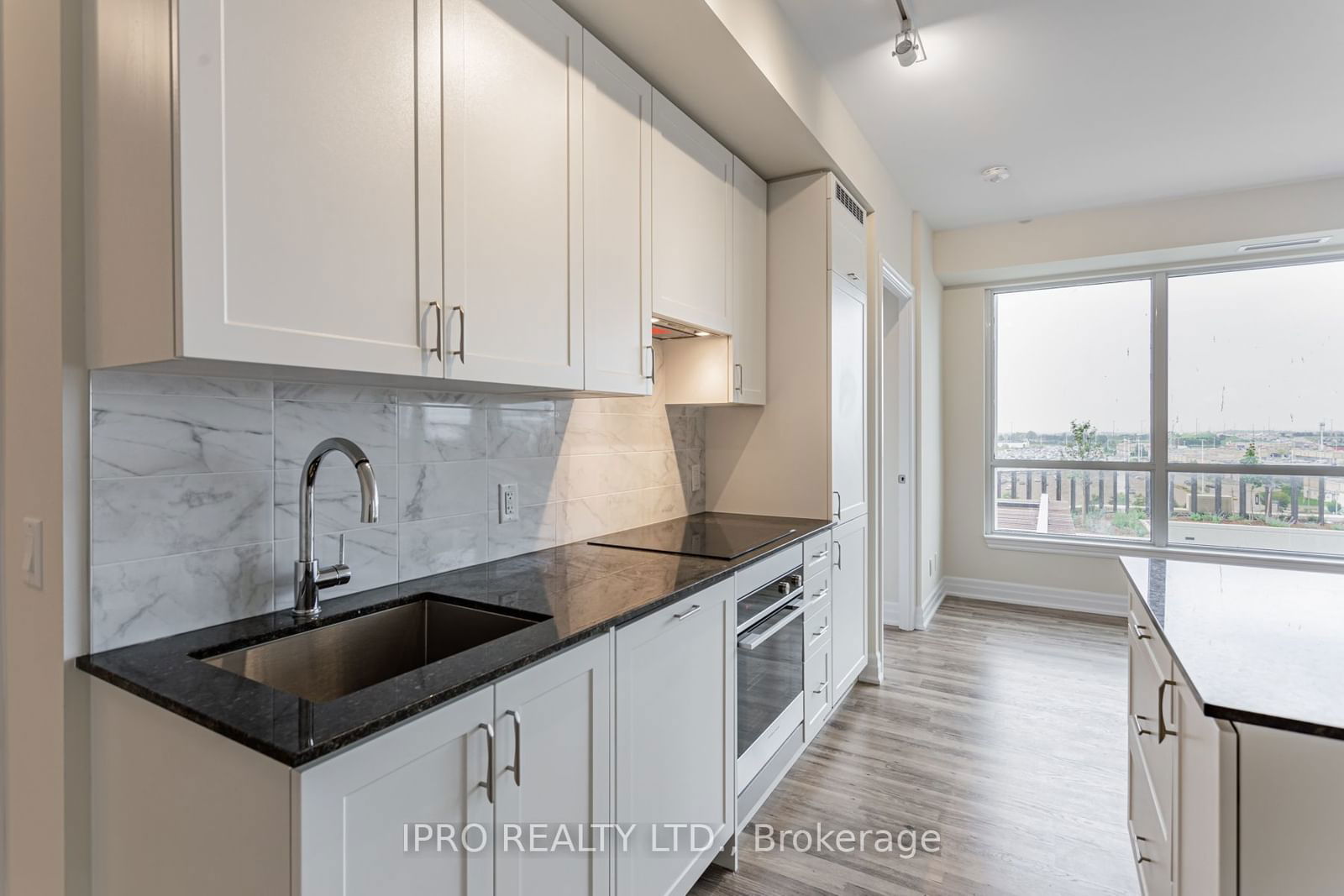 9075 Jane St, unit 809 for rent - image #14