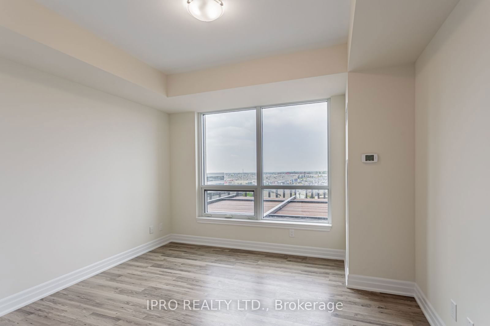 9075 Jane St, unit 809 for rent