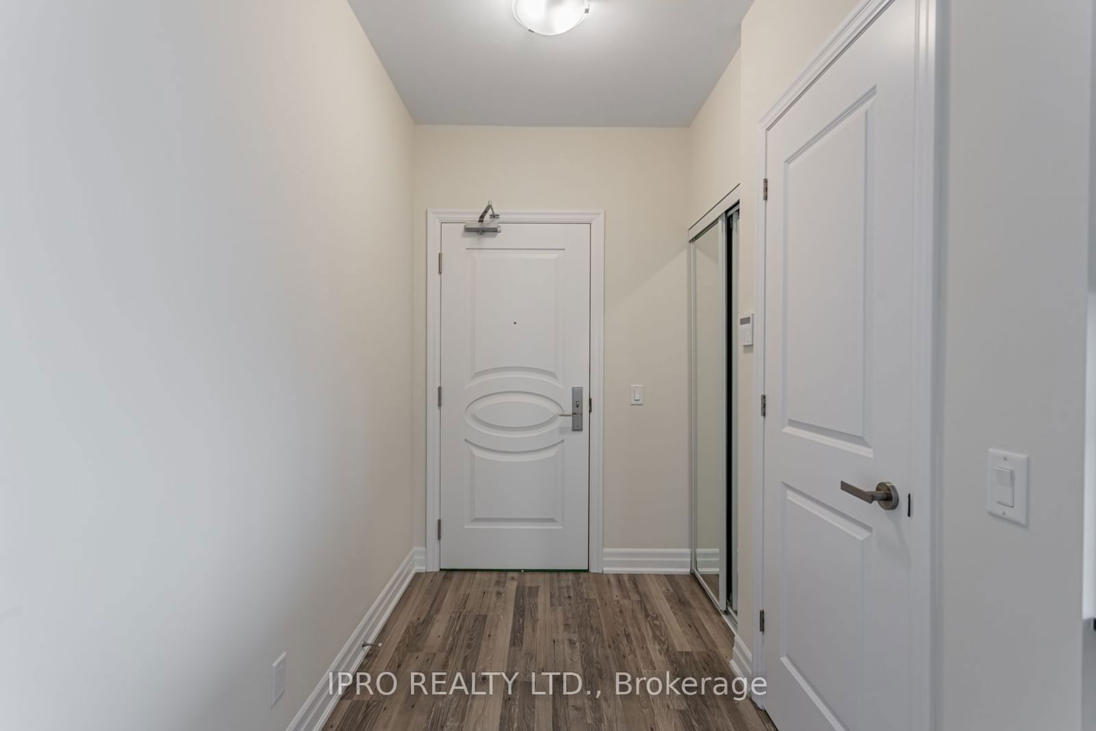 9075 Jane St, unit 809 for rent - image #5