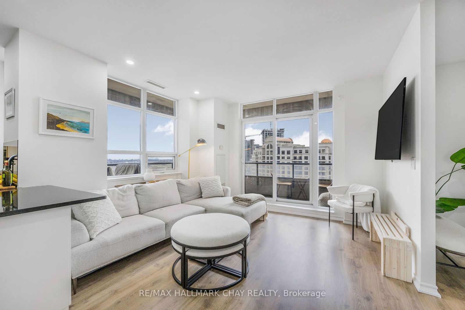 9235 Jane St, unit 1605 for sale - image #1