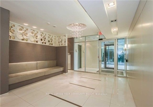 9090 Yonge St, unit Lph 01 for rent