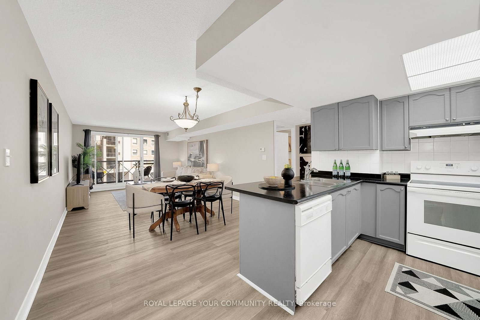 121 Woodbridge Ave, unit 313 for sale - image #8