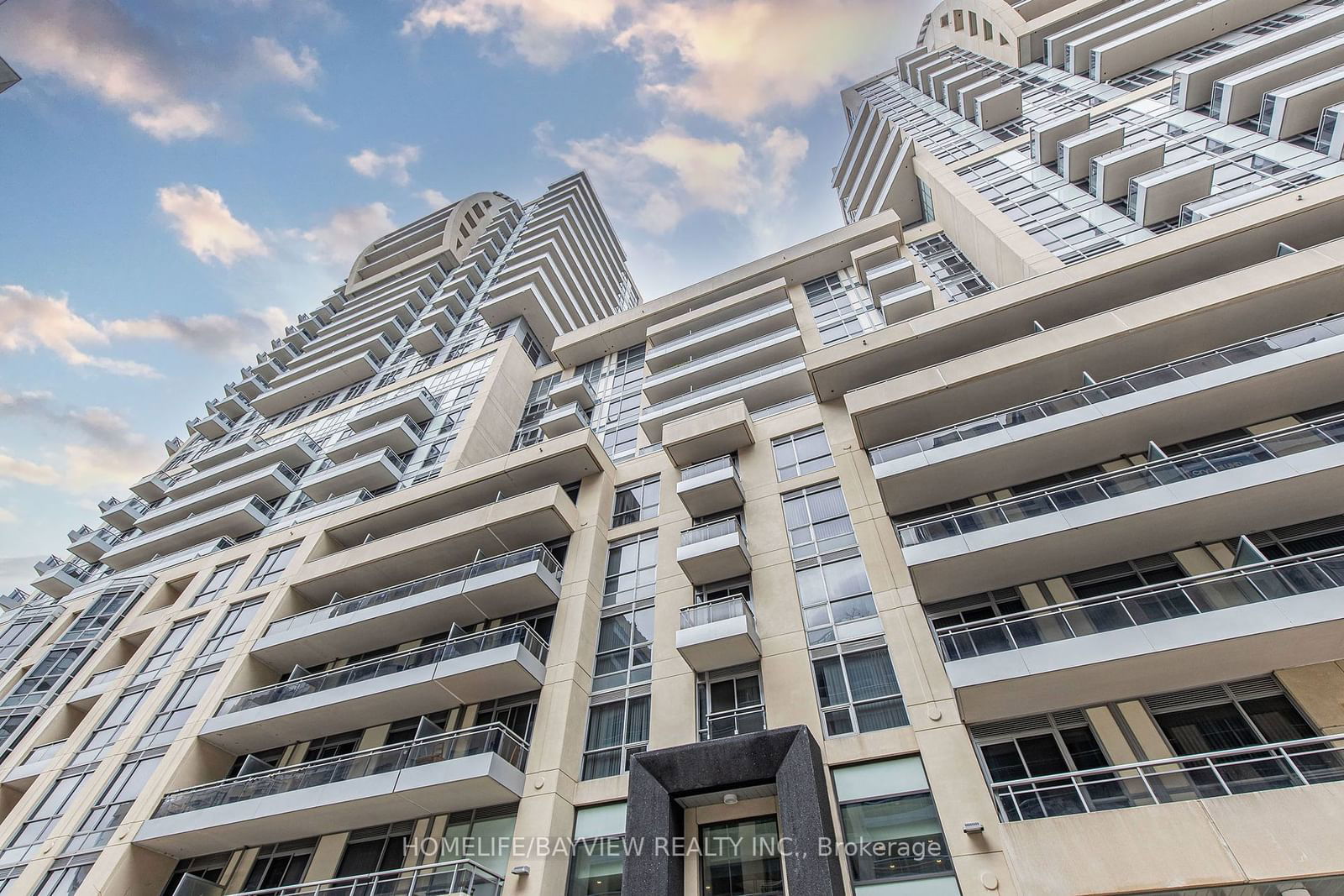 9205 Yonge St, unit 811NE for sale - image #1