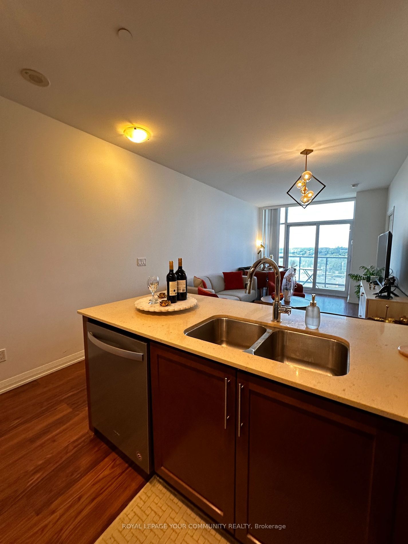 65 Oneida Cres, unit 1008 for sale - image #9