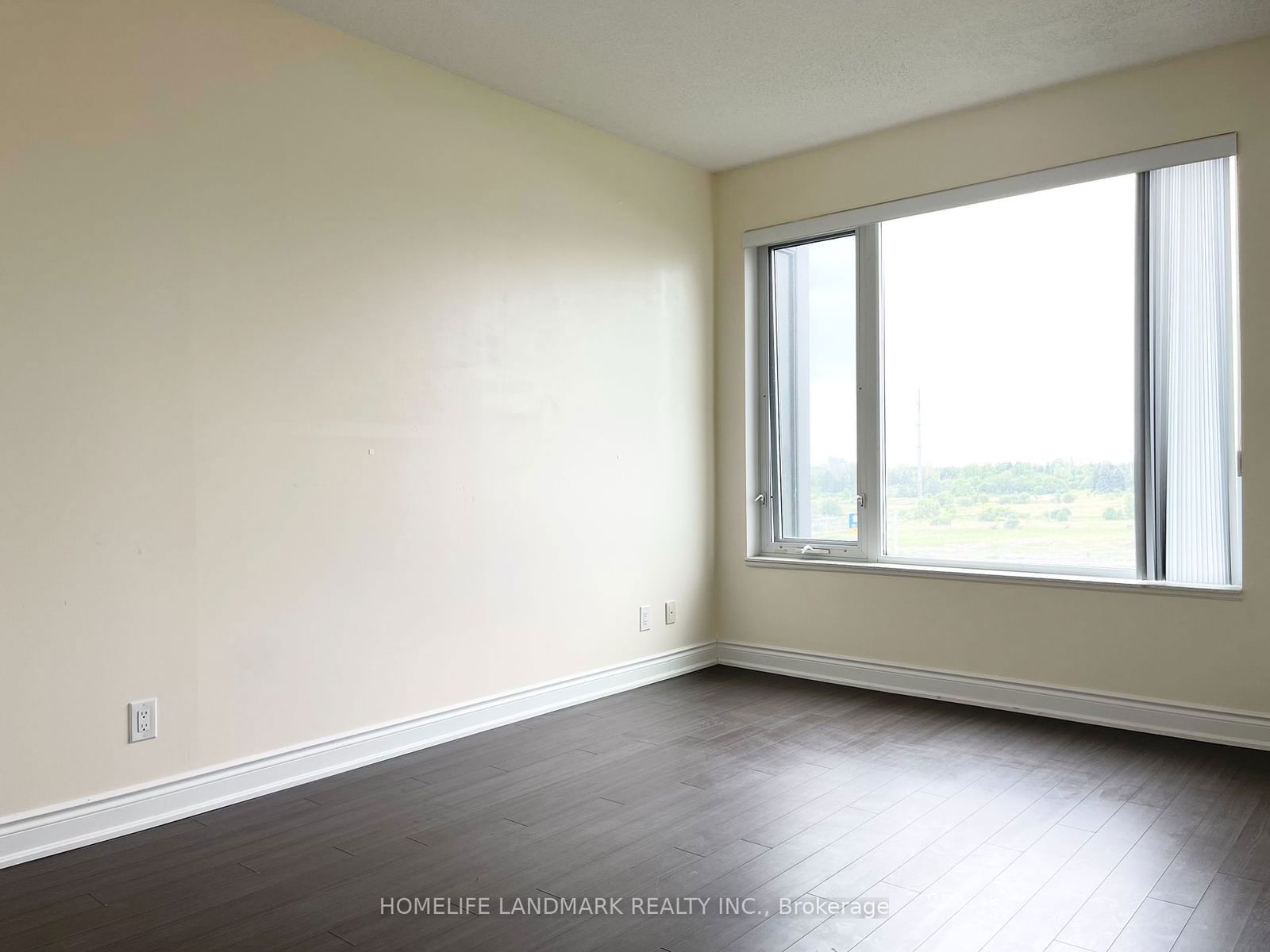 277 South Park Rd, unit 608 for rent - image #4