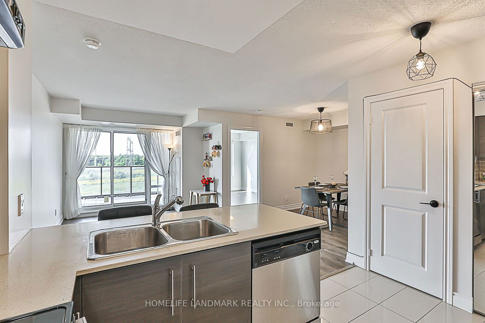 273 South Park Rd, unit 910 for sale - image #10