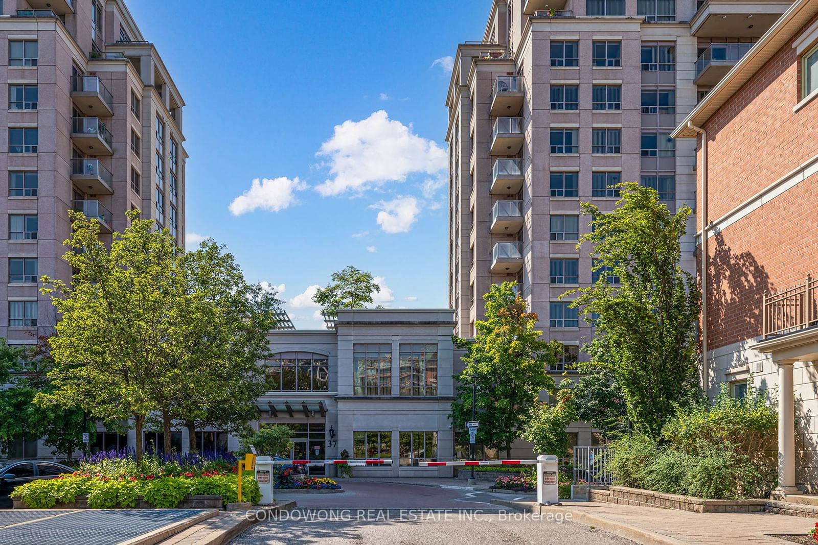 37 Galleria Pkwy, unit #UPH12 for sale