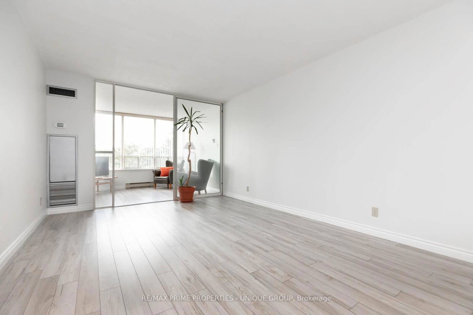 22 Clarissa Dr, unit 301 for sale - image #3