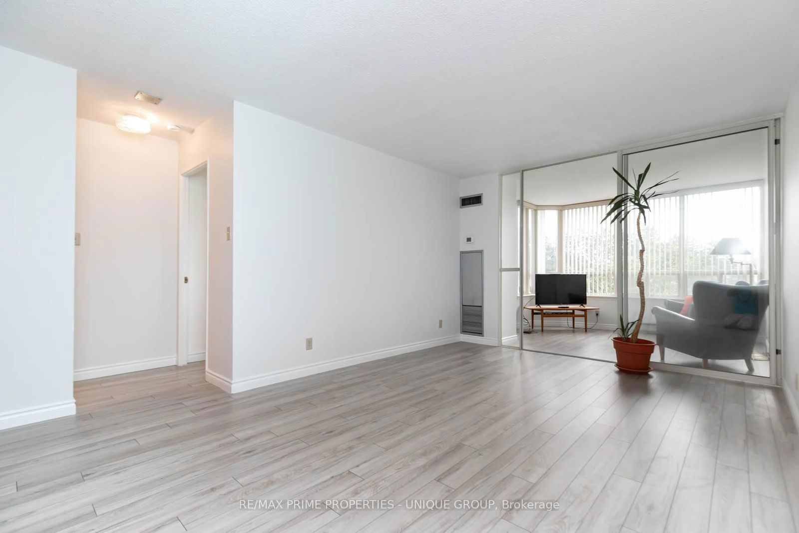 22 Clarissa Dr, unit 301 for sale - image #8