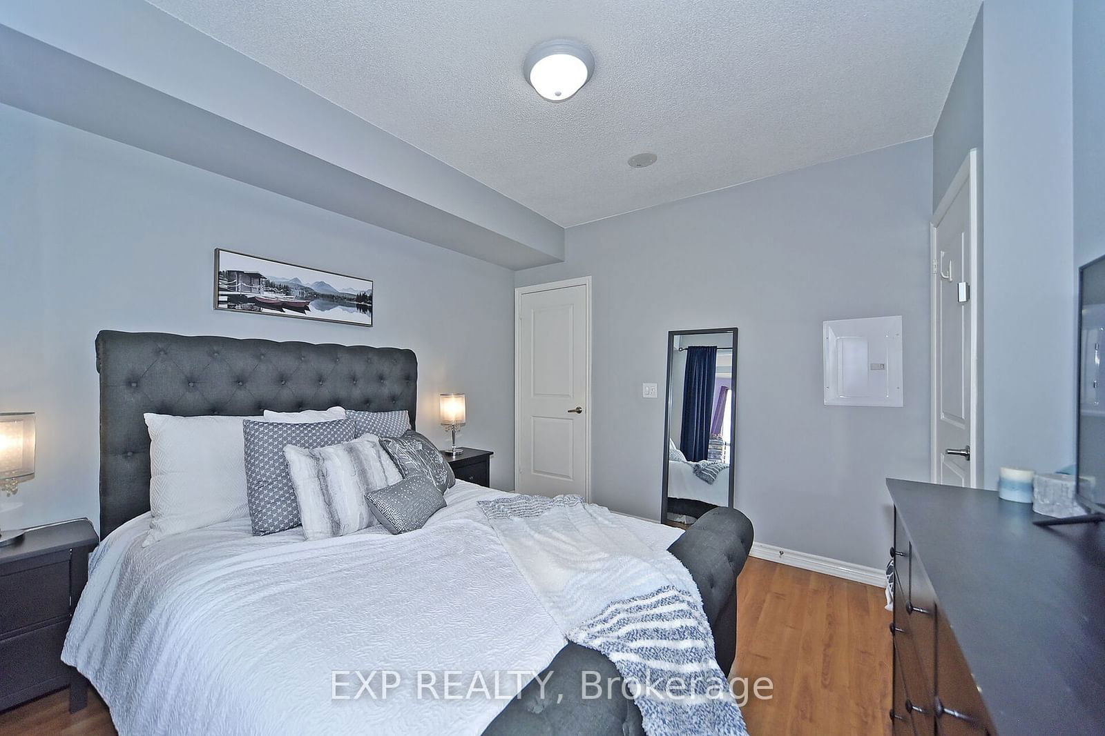 9235 Jane St, unit 1404 for sale