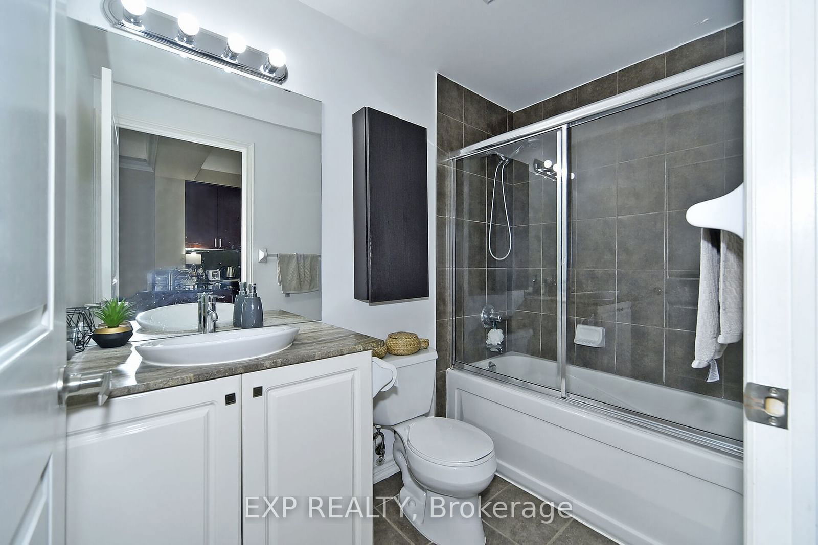 9235 Jane St, unit 1404 for sale - image #25