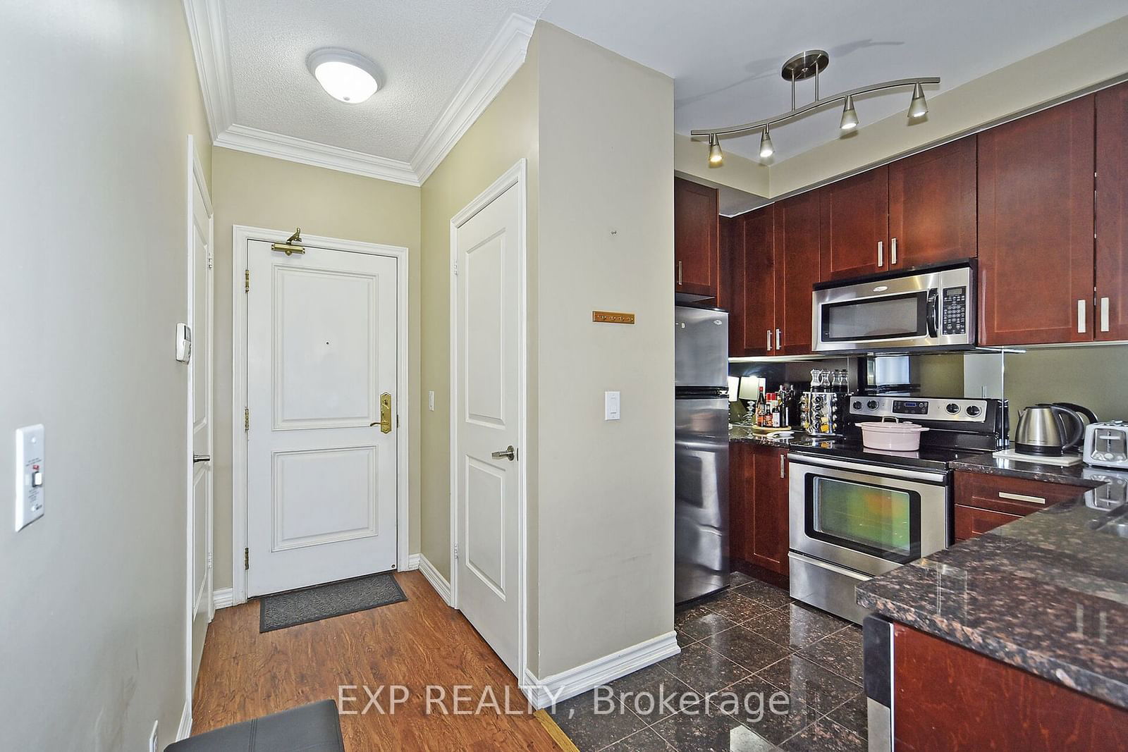 9235 Jane St, unit 1404 for sale - image #5