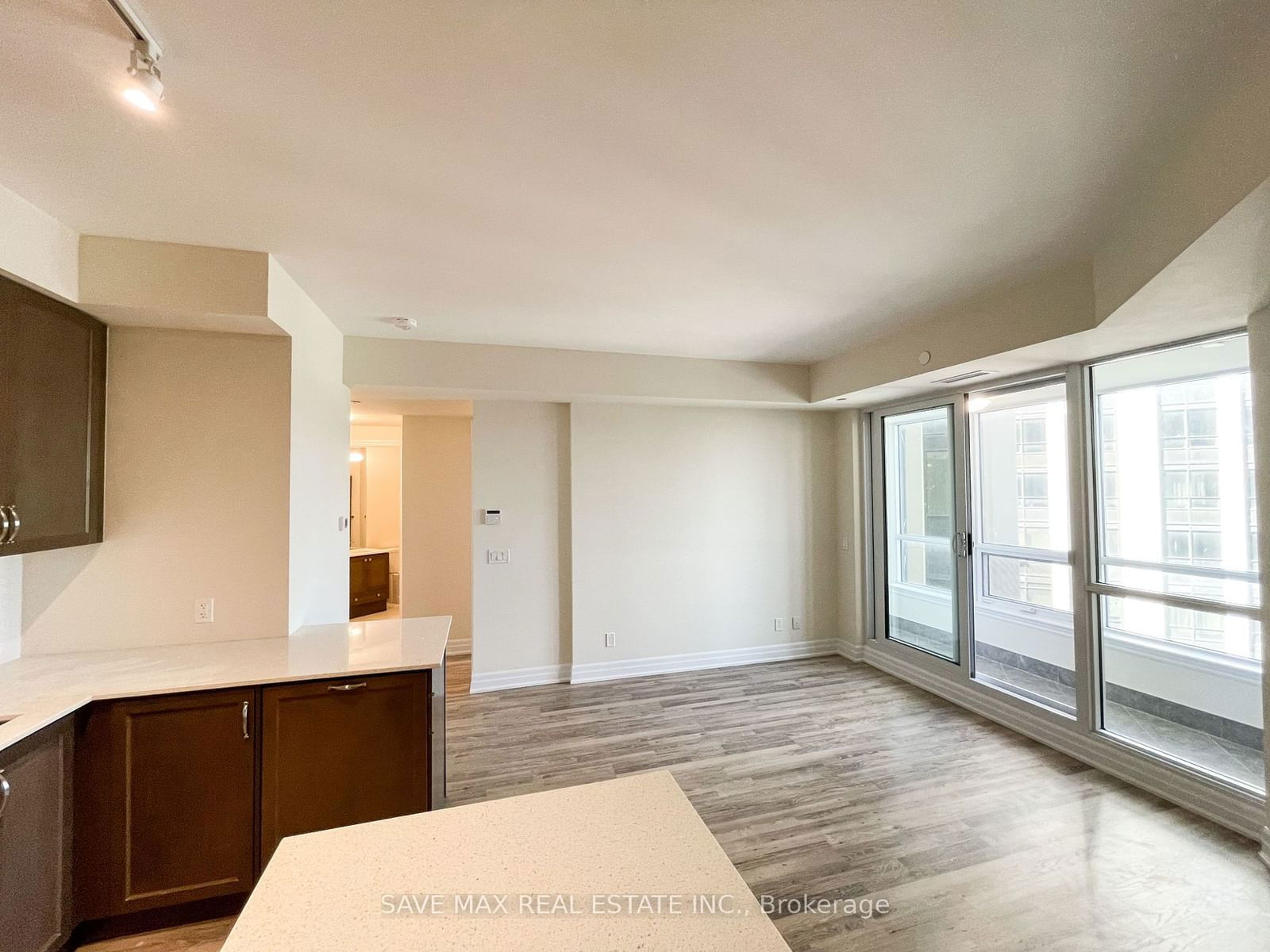 9075 Jane St, unit 418 for rent - image #17