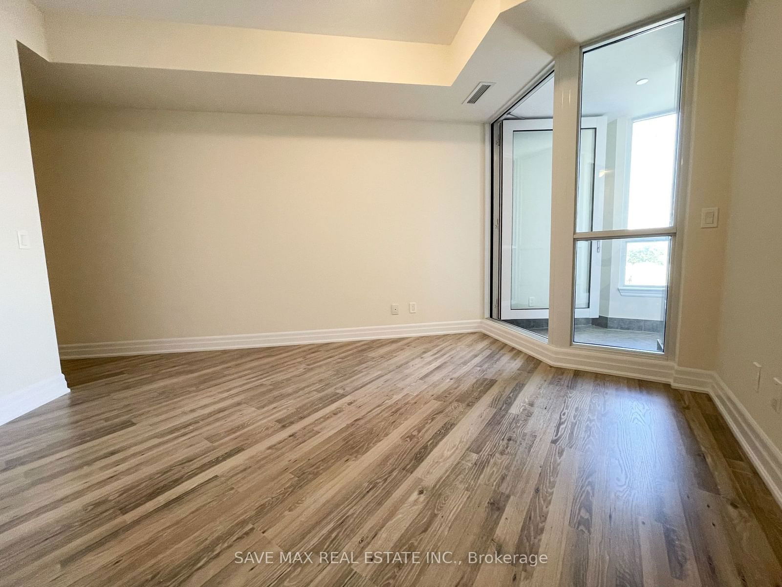 9075 Jane St, unit 418 for rent