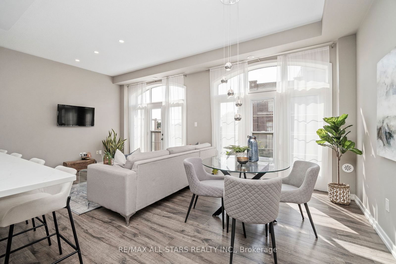 Uptownes at Cardinal Point, Whitchurch-Stouffville, Toronto