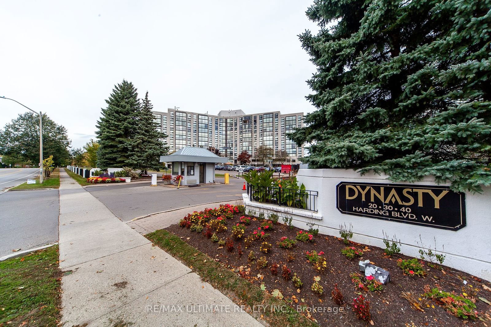 40 Harding Blvd W, unit PH15 for sale - image #32