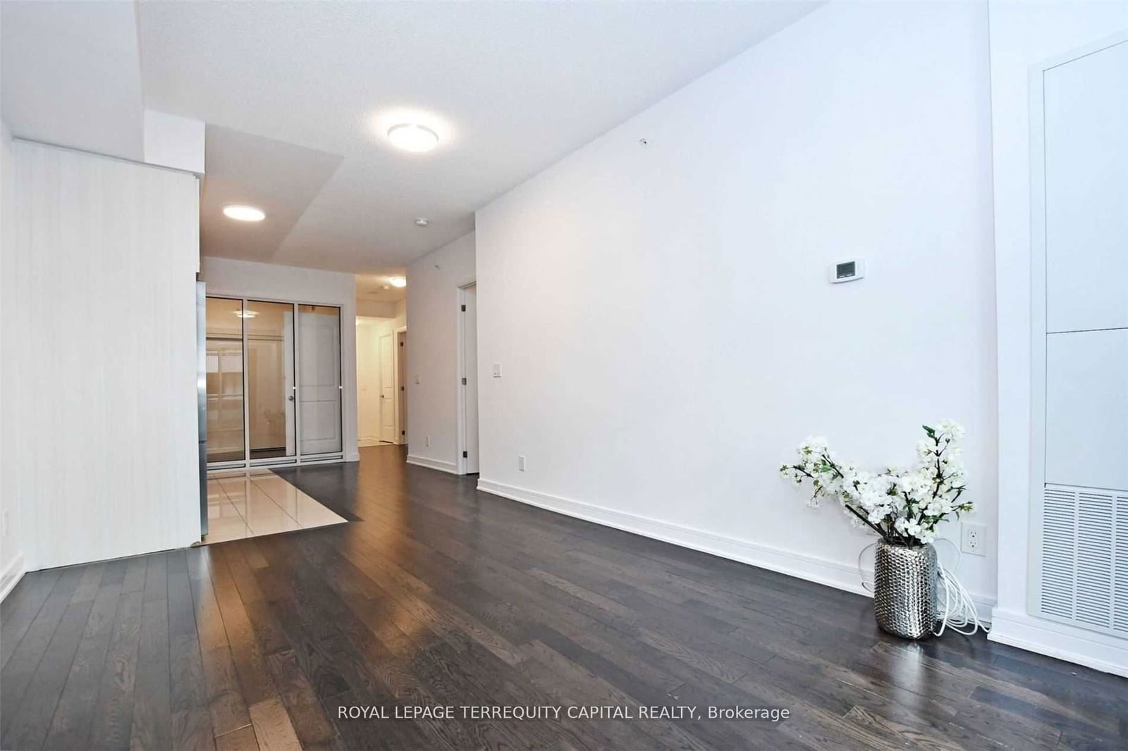 9199 Yonge St, unit 406 for rent