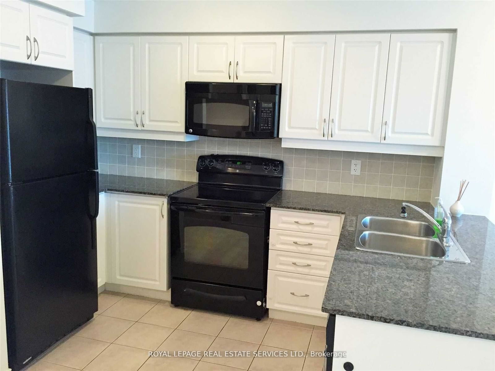 185 Oneida Cres, unit 203 for rent - image #4