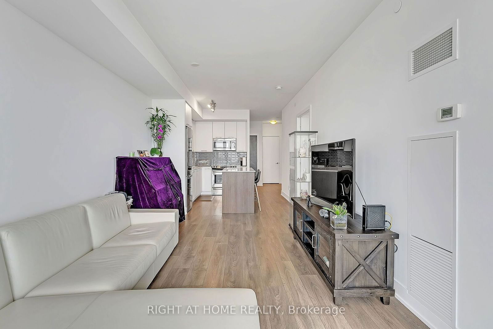 9471 Yonge St, unit 1616 for sale