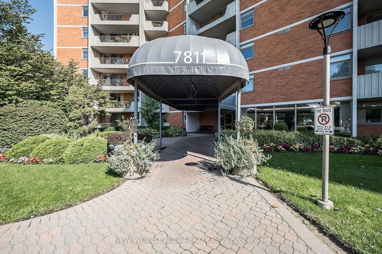 7811 Yonge St, unit 410 for sale